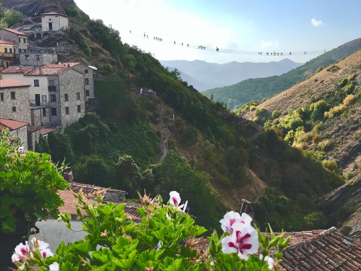 Borgo Manca Suite Sasso di Castalda Exterior photo